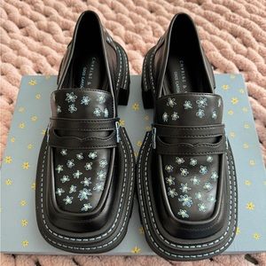 NEVER WORN ✨ Charles & Keith loafer size 5.5 brand new